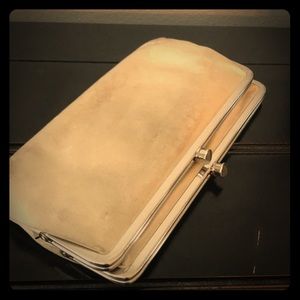 HOBO Lauren wallet in cream